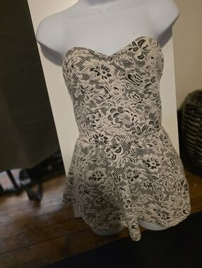 Studio Y strapless top size small